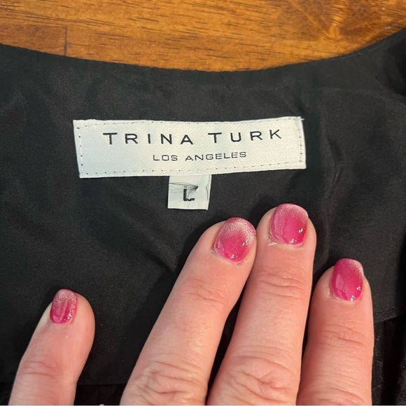 Trina Turk 100% silk black crossover blouse size large - Picture 3 of 9